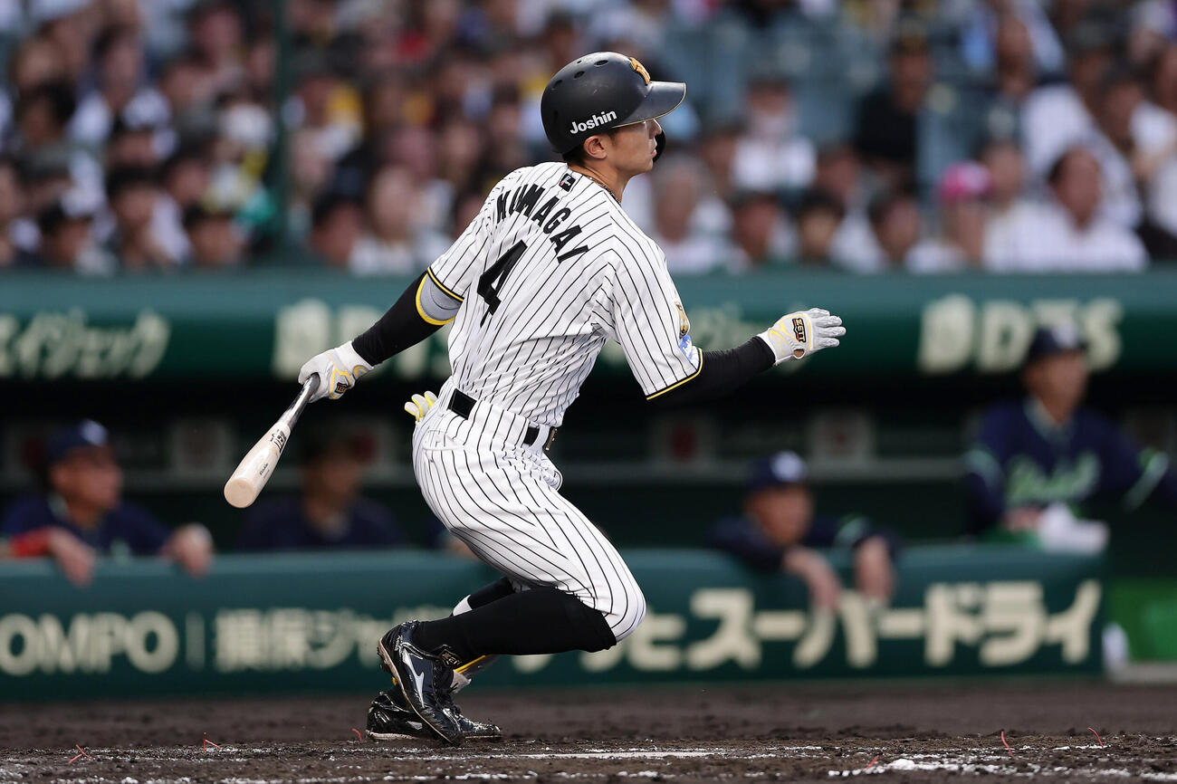 阪神対ヤクルト　2回裏阪神1死、左前打を放つ熊谷敬宥（撮影・前田充）