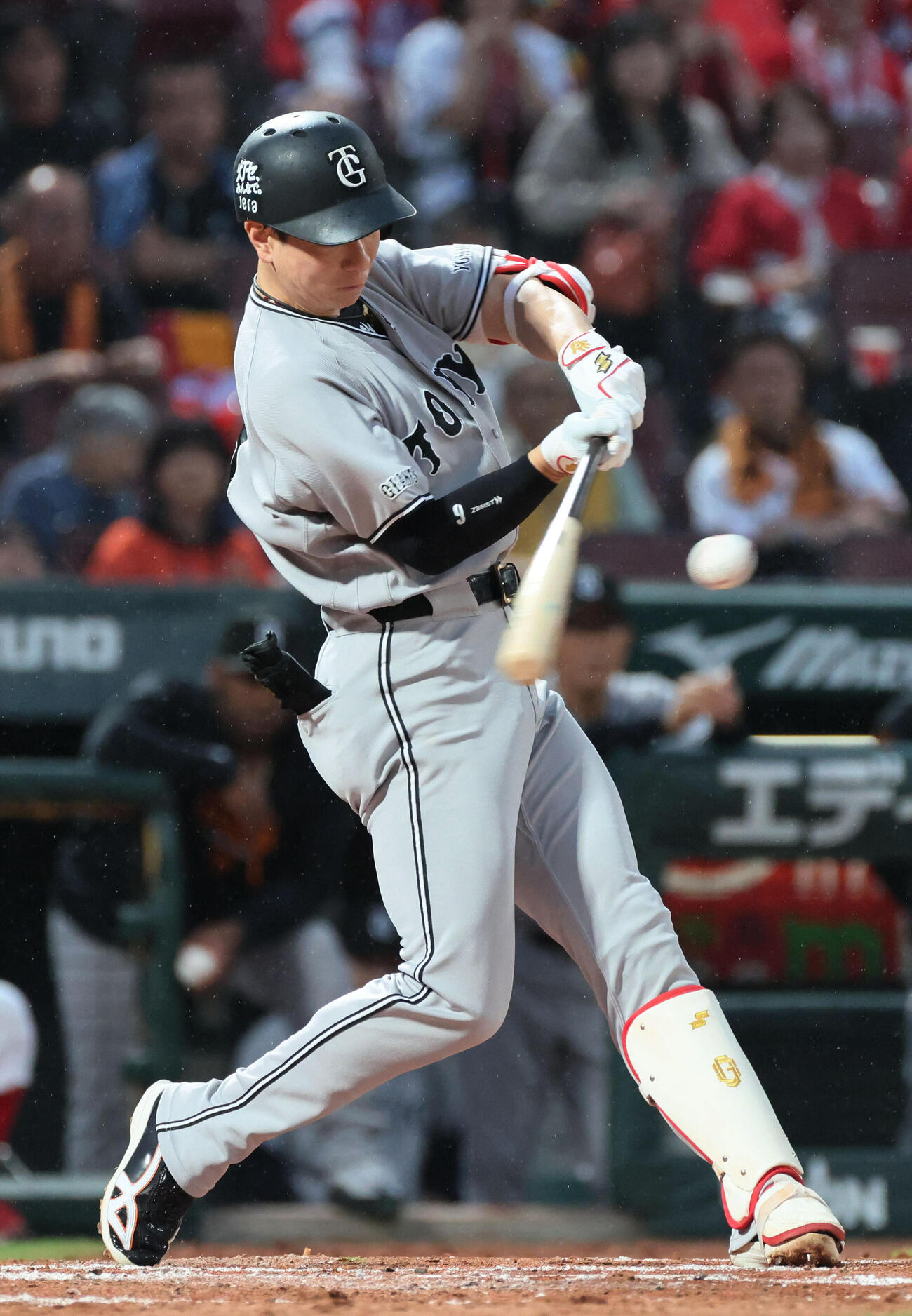 広島対巨人　5回表巨人2死一、二塁、松本剛は左適時打を放つ（撮影・加藤孝規）