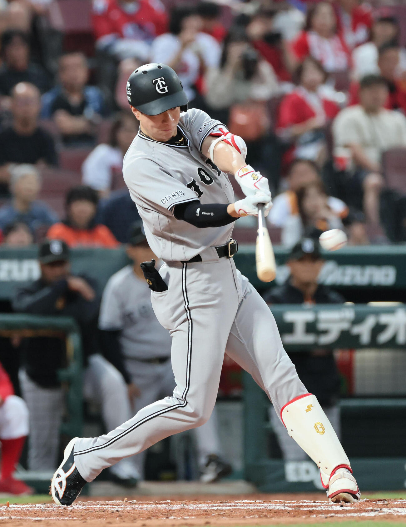 広島対巨人　3回表巨人2死二塁、松本剛は左前適時打を放つ（撮影・加藤孝規）