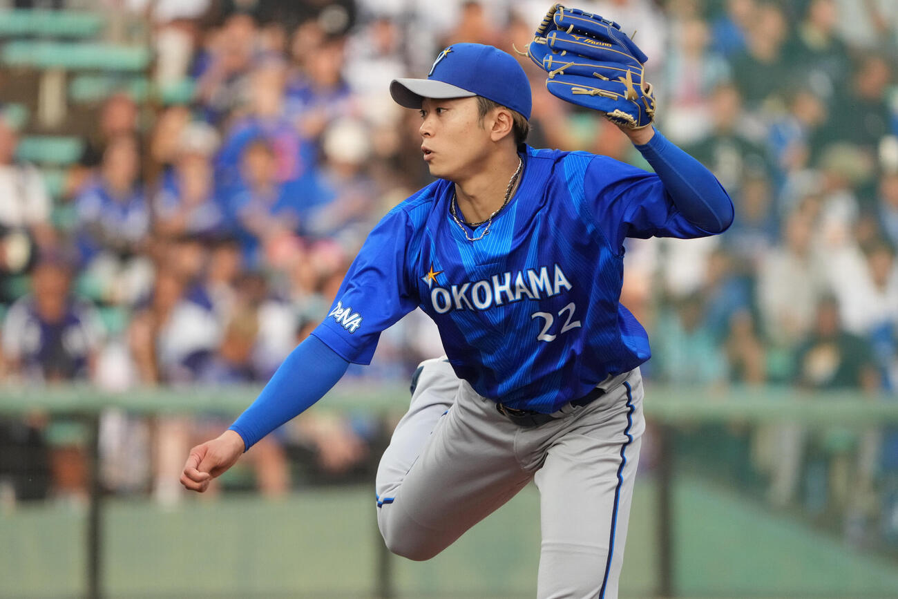 中日対DeNA 1回裏、登板するDeNA先発の入江大生（撮影・森本幸一）
