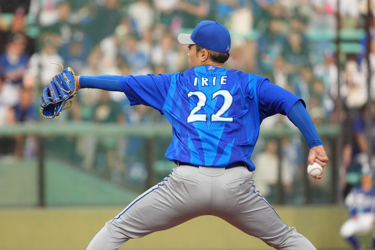 中日対DeNA 1回裏、登板するDeNA先発の入江大生（撮影・森本幸一）