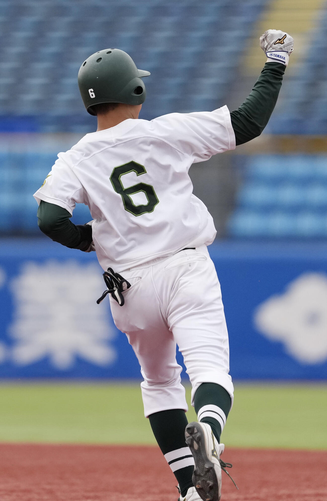 東洋大対専大　5回裏専大2死三塁、2点本塁打を放ち二塁を回る山本和輝（撮影・小島史椰）
