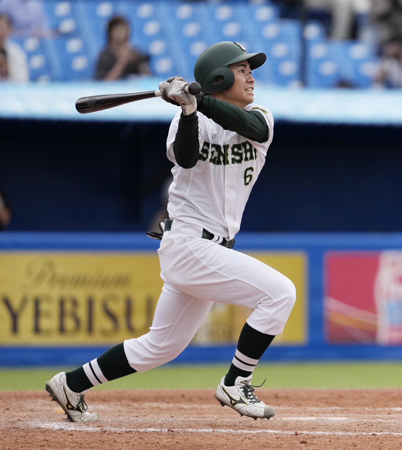 東洋大対専大　5回裏専大2死三塁、2点本塁打を放つ山本和輝（撮影・小島史椰）