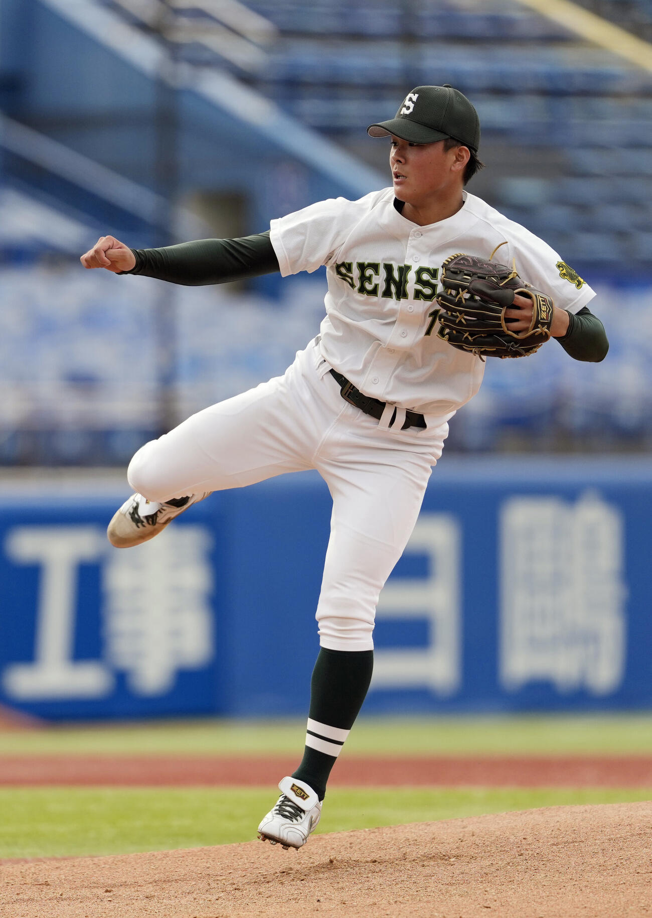 東洋大対専大　力投する先発の専大・梅沢翔大（撮影・小島史椰）