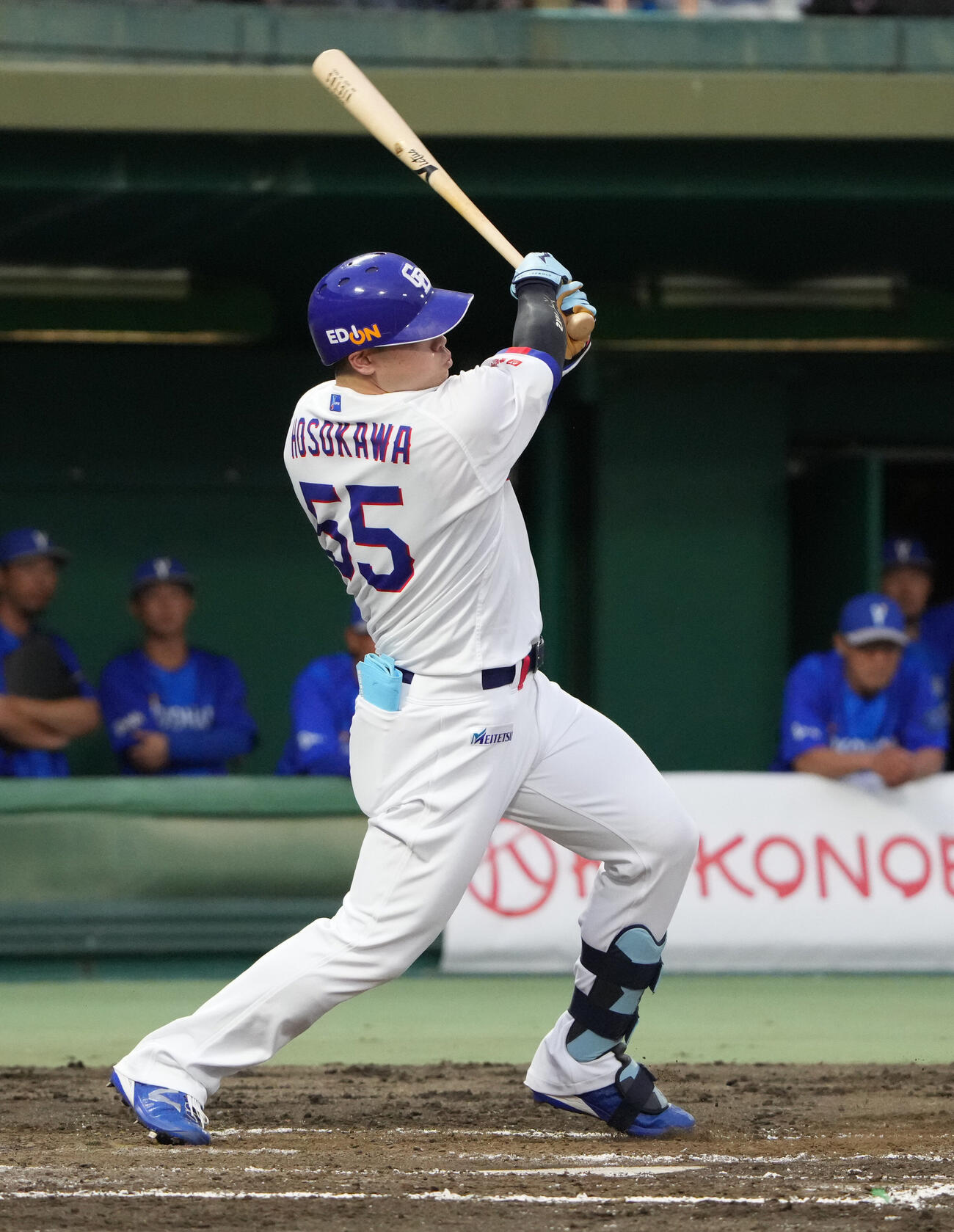 中日対DeNA 3回裏中日無死、本塁打を放つ細川成也（撮影・森本幸一）