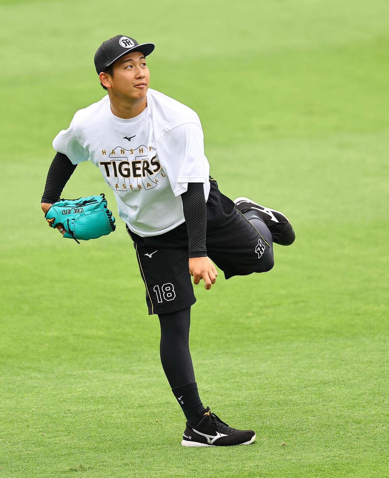阪神対ヤクルト　キャッチボールをする伊原陵人（撮影・上田博志)