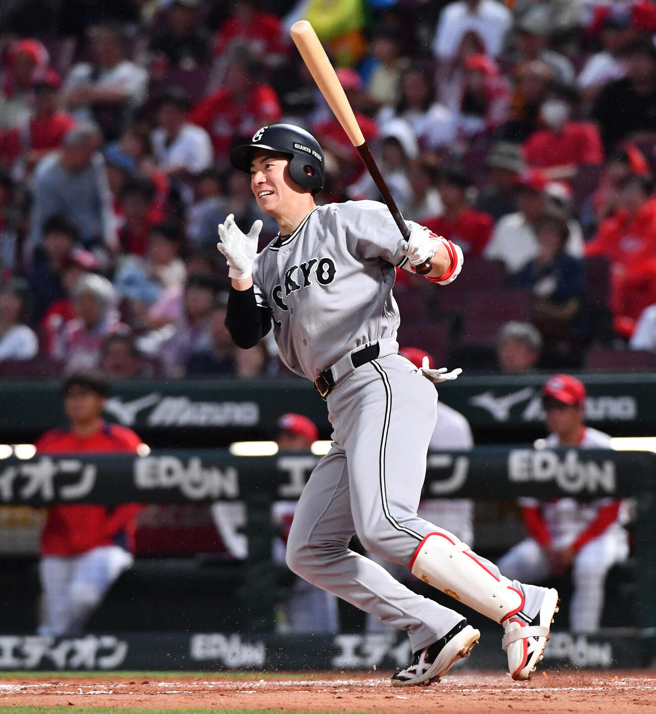 広島対巨人　5回表巨人2死一、二塁、松本剛は左前適時打を放つ（撮影・岩下翔太）