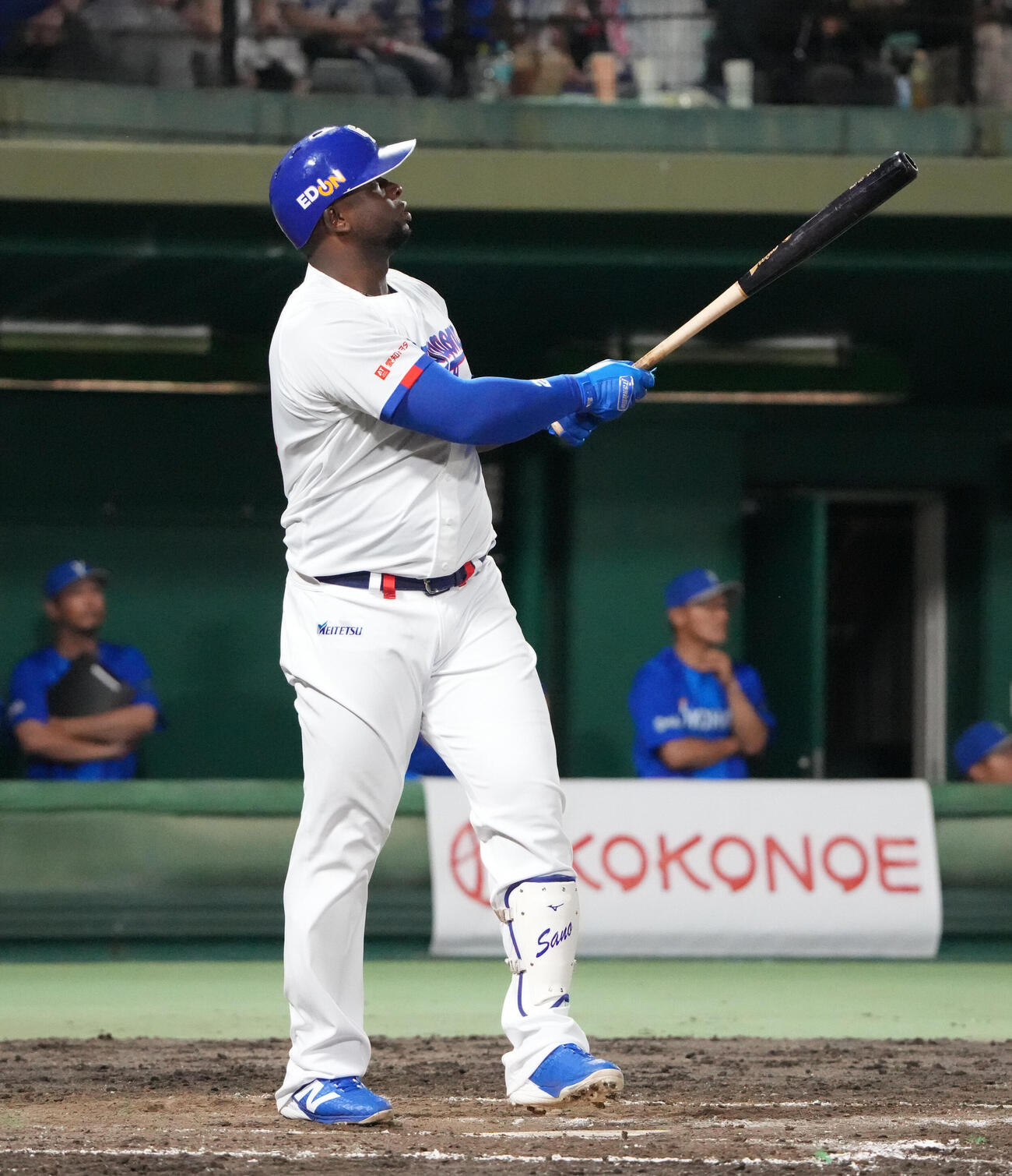 中日対DeNA 5回裏中日2死二塁、2点本塁打を放つサノー（撮影・森本幸一）