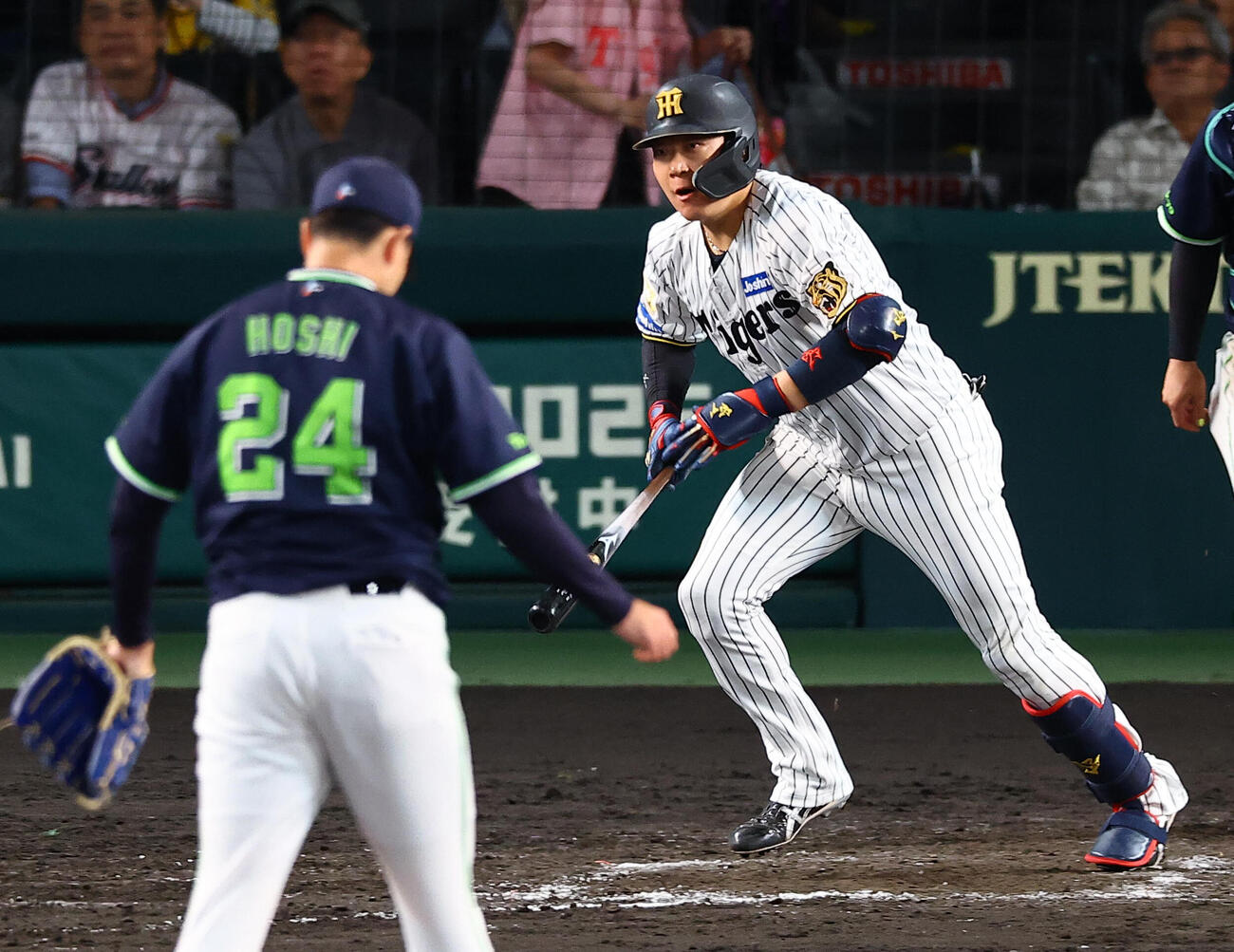 阪神対ヤクルト　8回裏阪神2死一塁、大山悠輔は2点本塁打を放つ（撮影・上田博志)