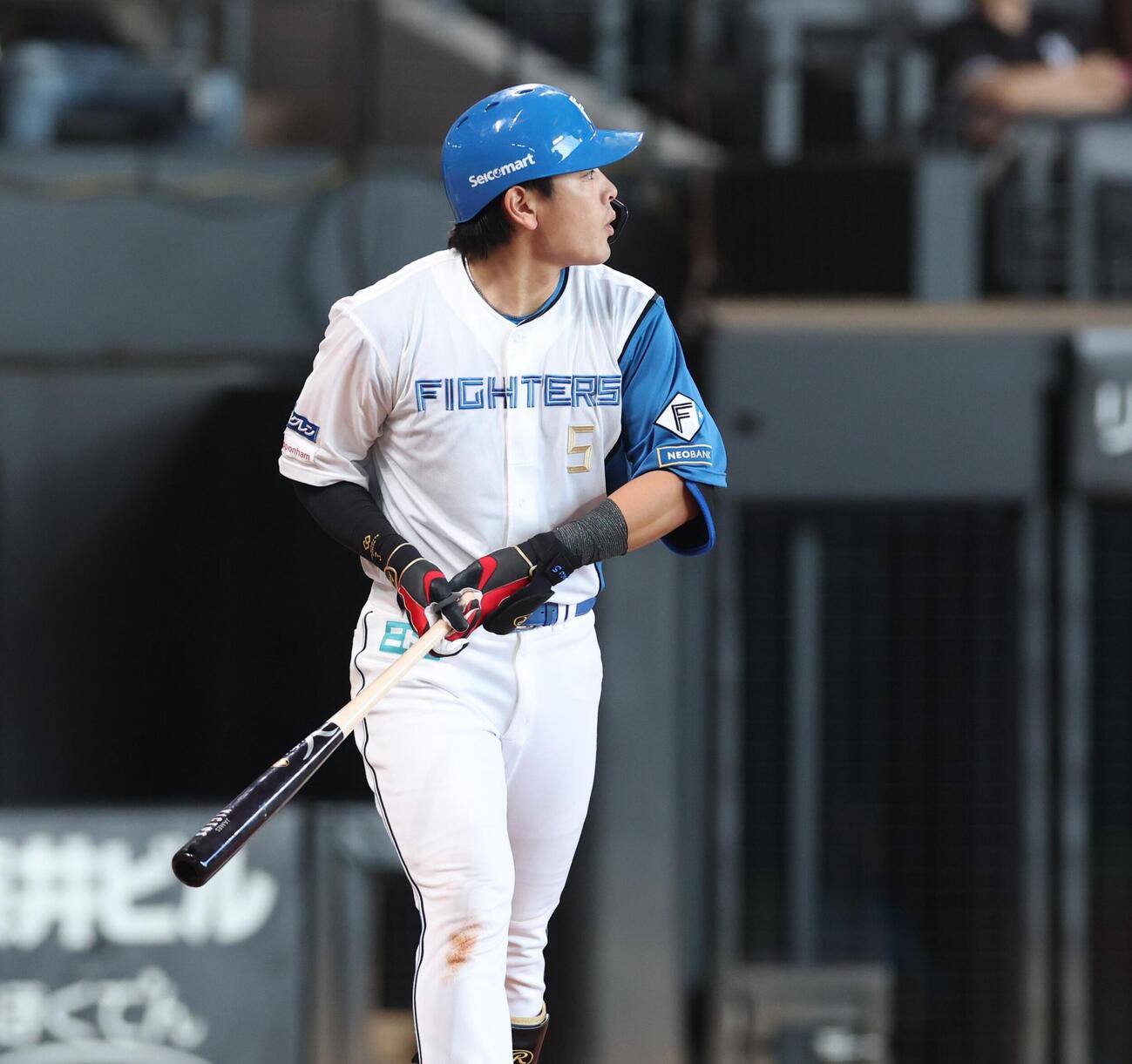 日本ハム対ロッテ　5回裏日本ハム1死、本塁打を放つ野村佑希（撮影・黒川智章）