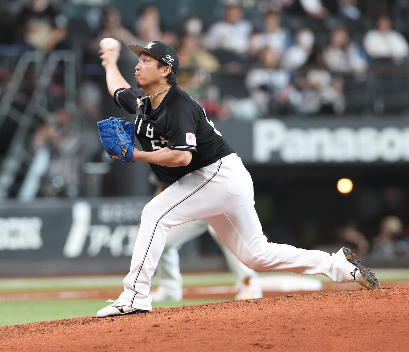 日本ハム対ロッテ　8回に登板の益田直也（撮影・黒川智章）