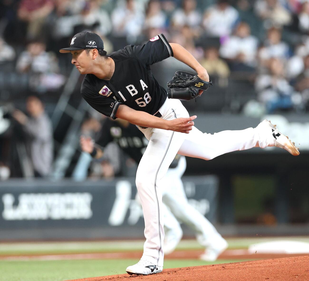 日本ハム対ロッテ　ロッテ先発の河村説人（撮影・黒川智章）
