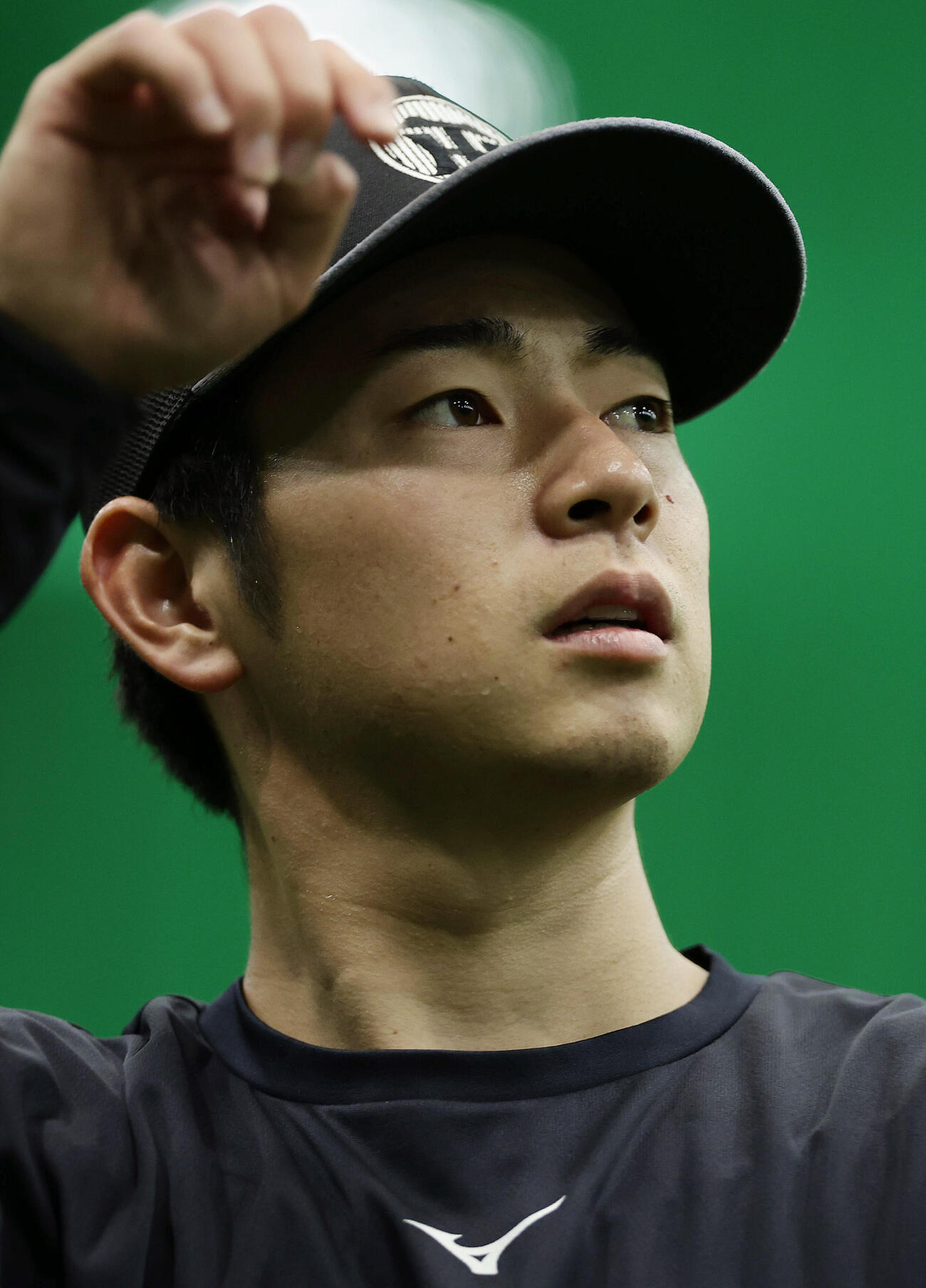 阪神対ヤクルト　キャッチボールで調整する阪神下村海翔（撮影・前田充）