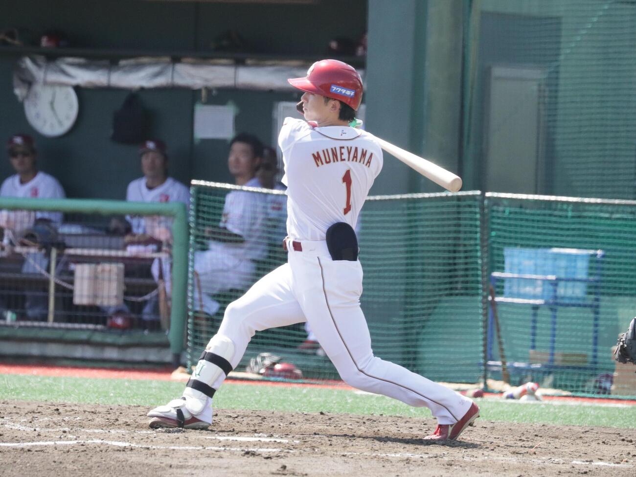 ファーム・リーグ楽天対ハヤテ　復帰2打席目で中前打を放つ楽天宗山塁内野手（撮影・高橋香奈）