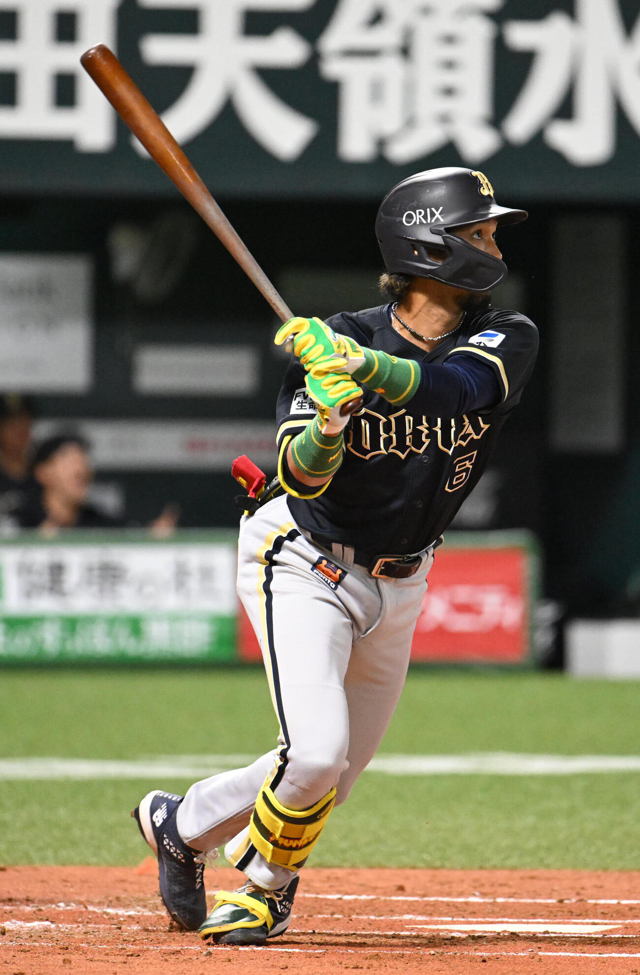 ソフトバンク対オリックス　2回表オリックス2死二、三塁、宗佑磨は逆転3点本塁打を放つ（撮影・林敢治）