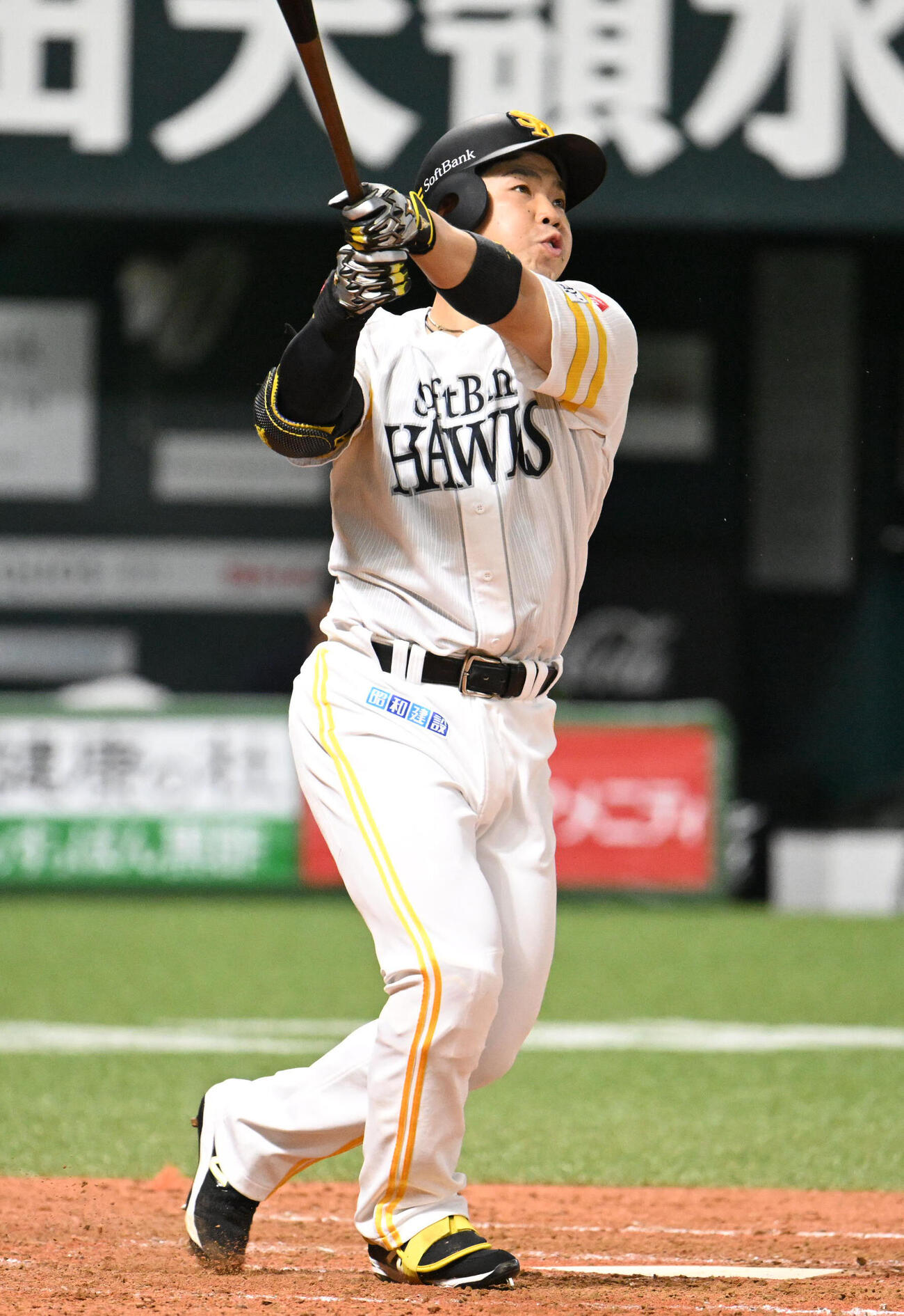 ソフトバンク対オリックス　4回裏ソフトバンク2死、近藤健介は本塁打を放つ（撮影・林敢治）