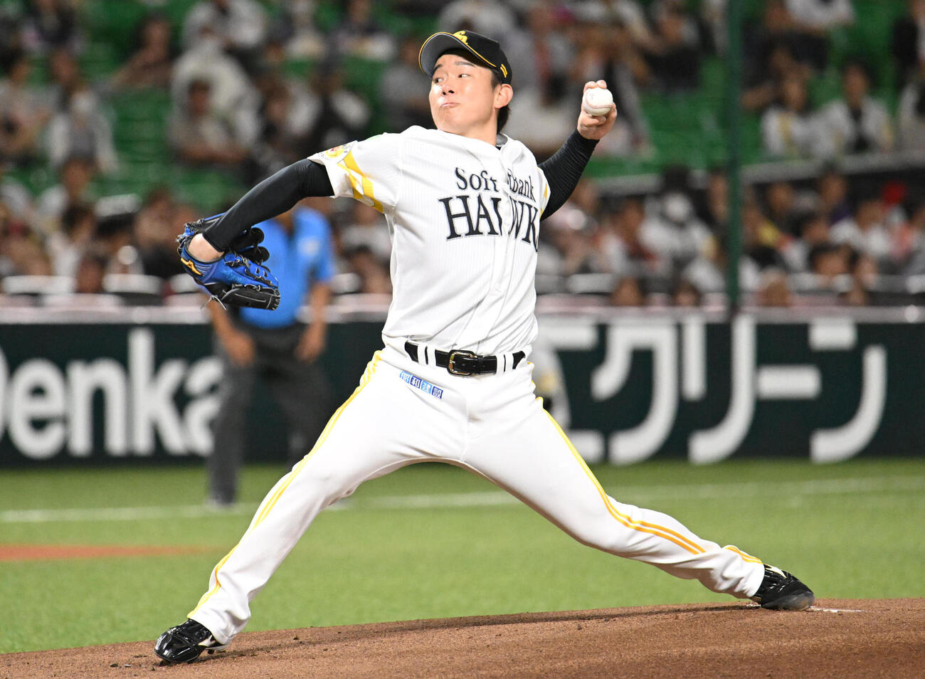 ソフトバンク対オリックス　ソフトバンク先発の中村稔弥（撮影・林敢治）