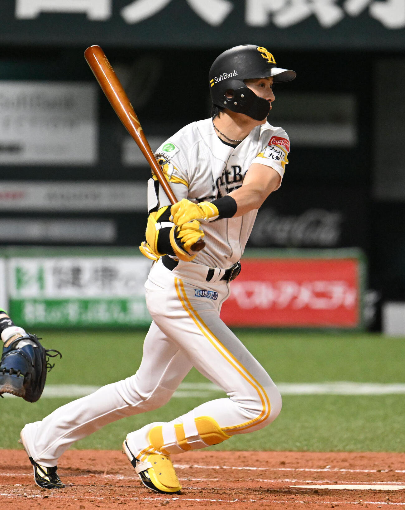 ソフトバンク対オリックス　2回裏ソフトバンク2死満塁、周東佑京は適時内野安打を放つ（撮影・林敢治）