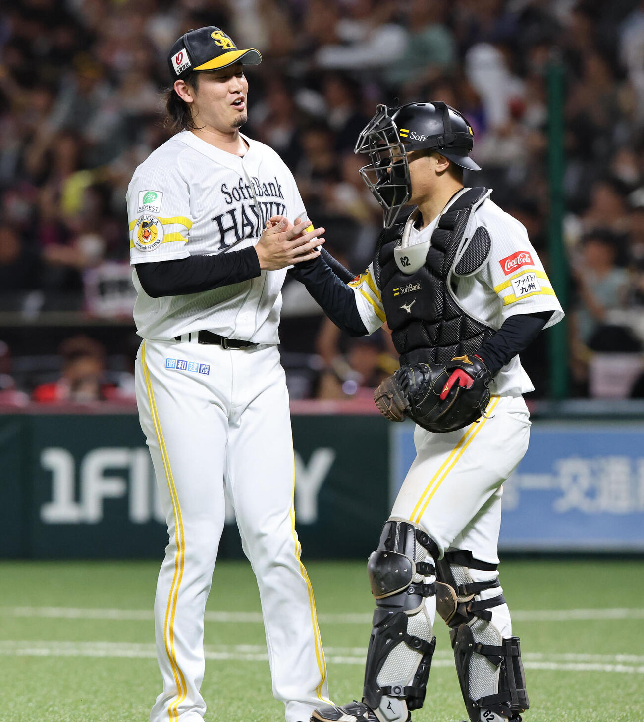 ソフトバンク対オリックス　9回表オリックス2死一、二塁、杉本裕太郎を空振りの三振に仕留めた杉山一樹は笑顔を見せる（撮影・梅根麻紀）