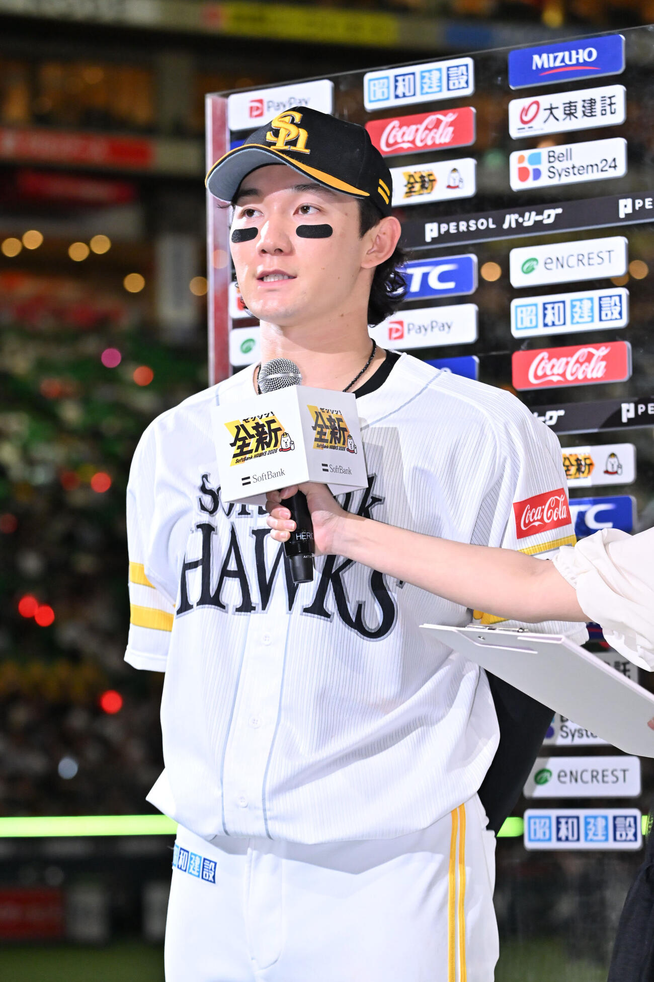 ソフトバンク対オリックス　ヒーローインタビューに応じる正木智也（撮影・林敢治）