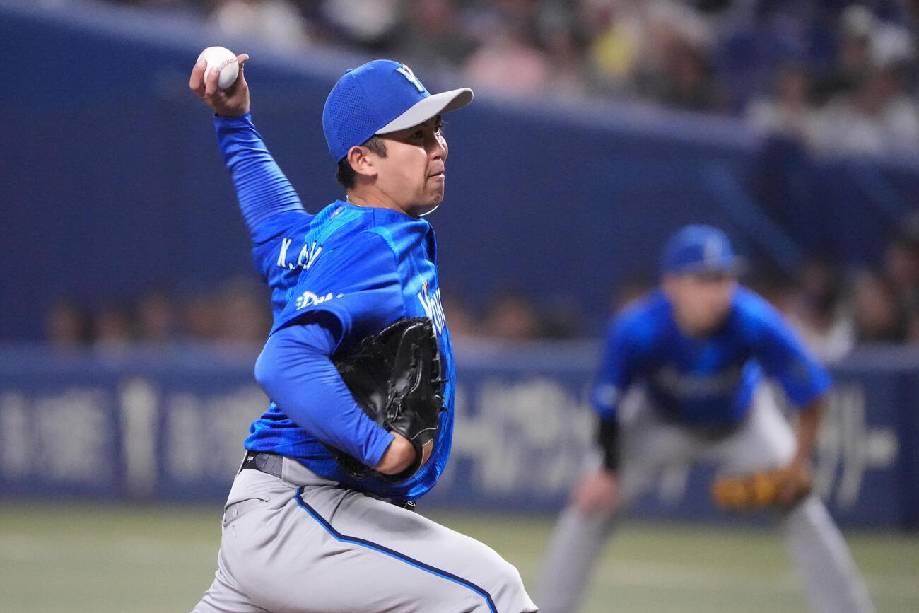 中日対DeNA 3回裏、力投するDeNA先発の東克樹（撮影・森本幸一）
