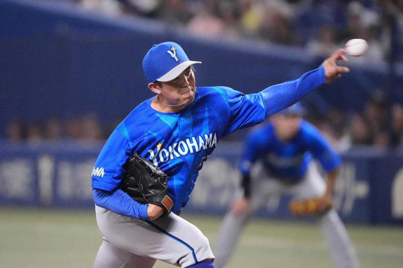 中日対DeNA　力投するDeNA東克樹（撮影・森本幸一）