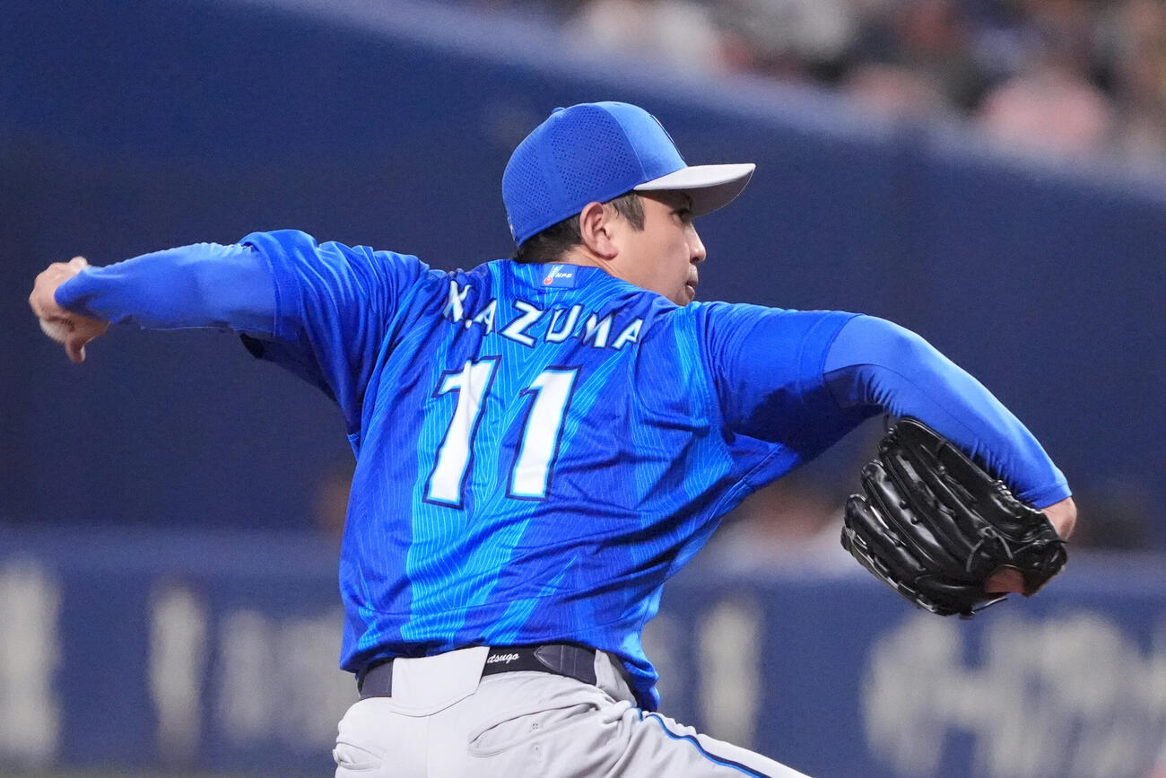 中日対DeNA 3回裏、力投するDeNA先発の東克樹（撮影・森本幸一）