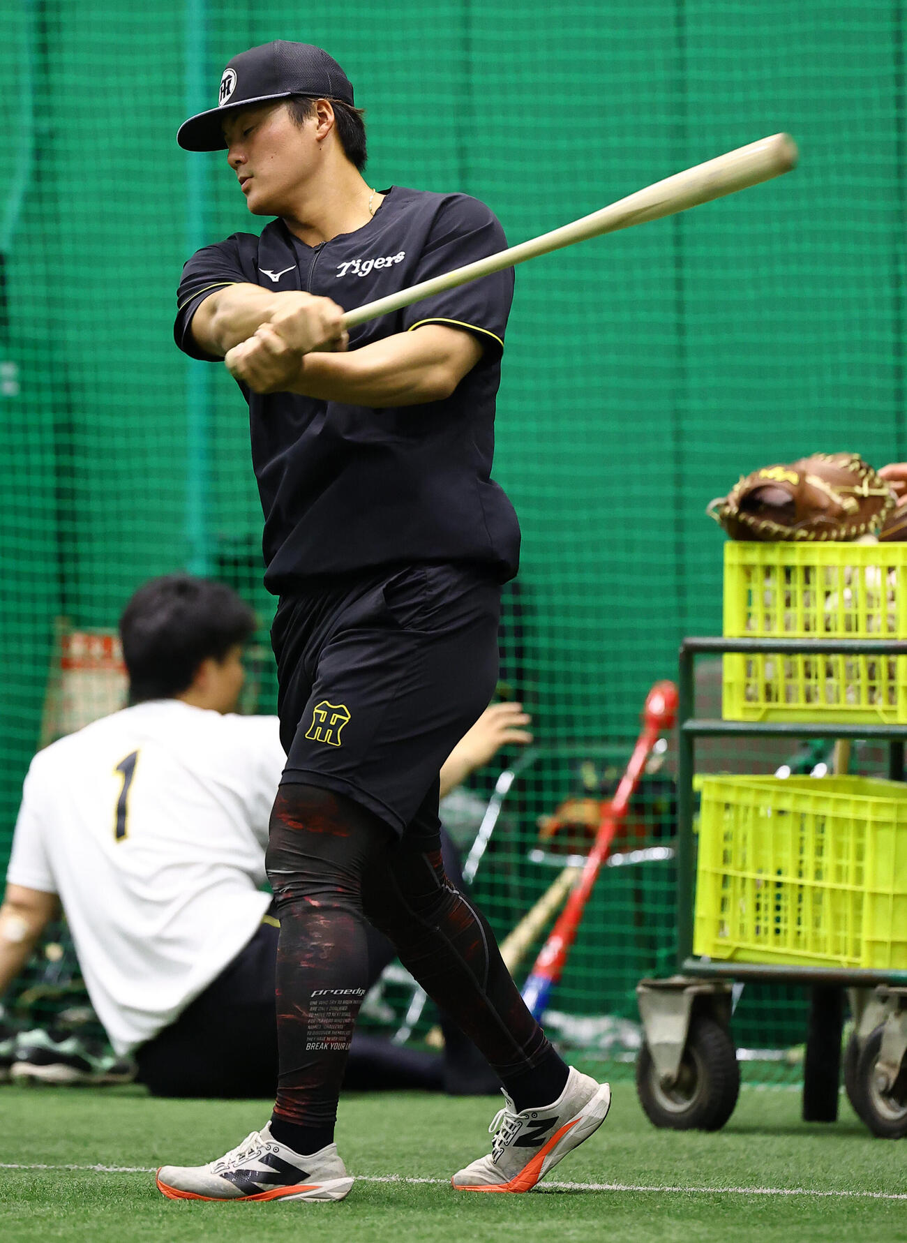 阪神対ヤクルト　右で素振りをする前川右京（撮影・上田博志)
