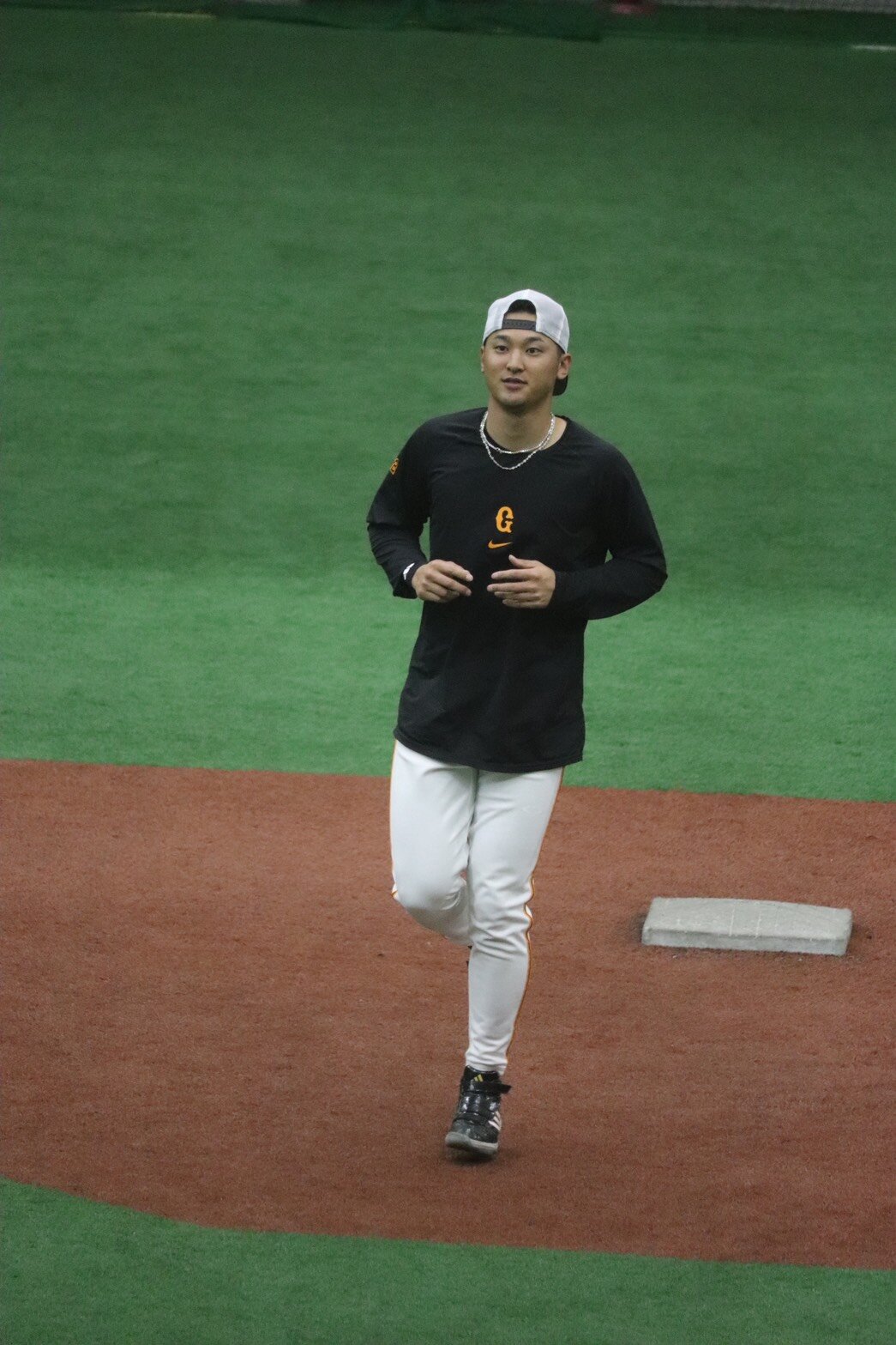 ジャイアンツ球場で汗を流す巨人吉川尚輝（撮影・小早川宗一郎)
