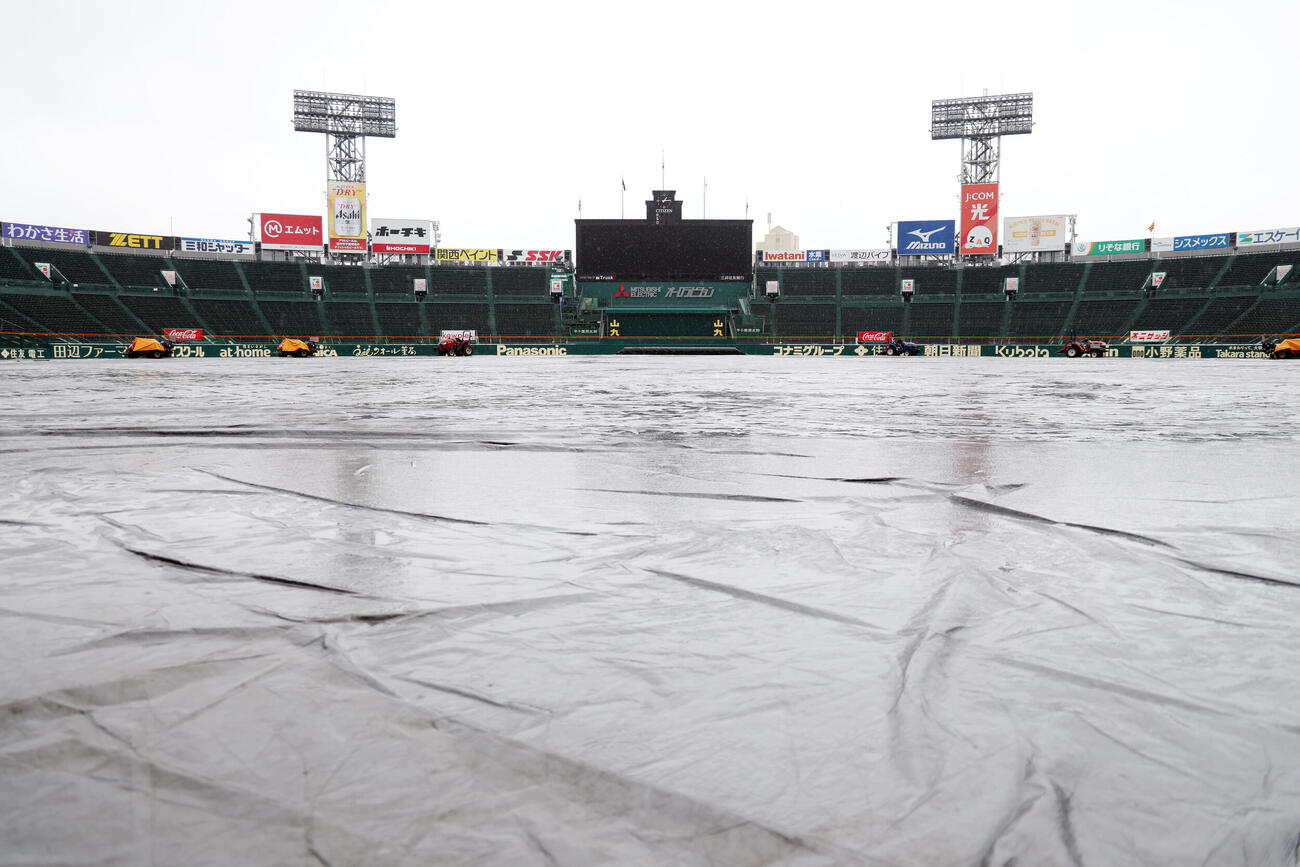 阪神対ヤクルト　天候不良のため2日連続で中止となった甲子園球場（撮影・前田充）