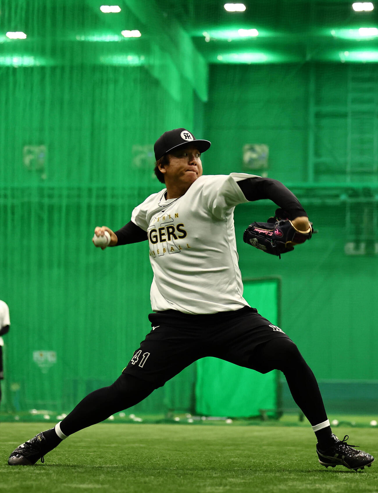 阪神対ヤクルト　キャッチボールをする村上頌樹（撮影・上田博志)