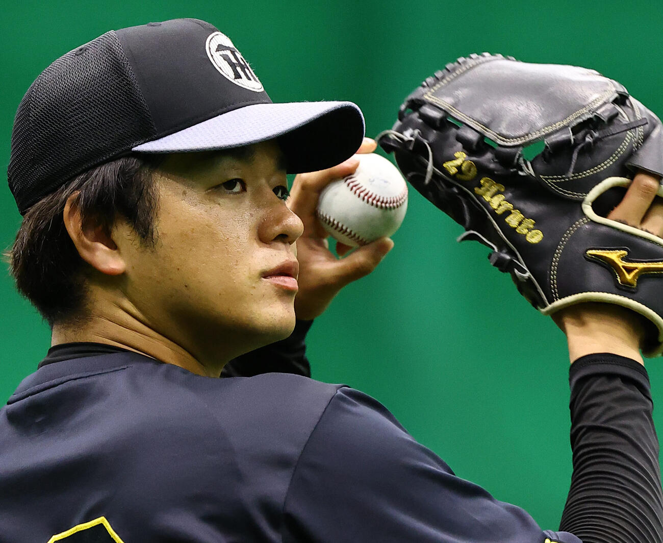 阪神対ヤクルト　キャッチボールをする高橋遥人（撮影・上田博志)