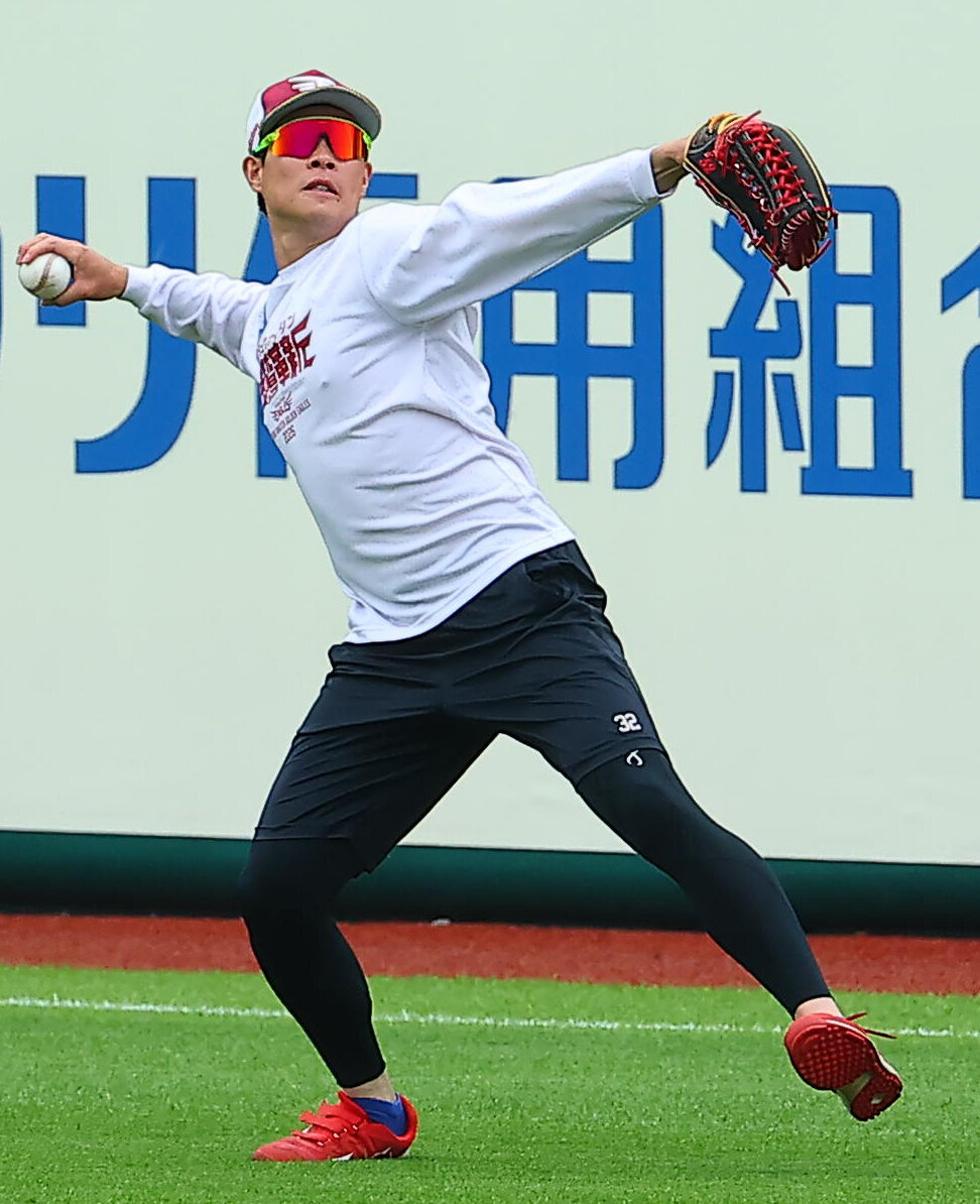 楽天対西武　練習する楽天中島大輔（撮影・野上伸悟）