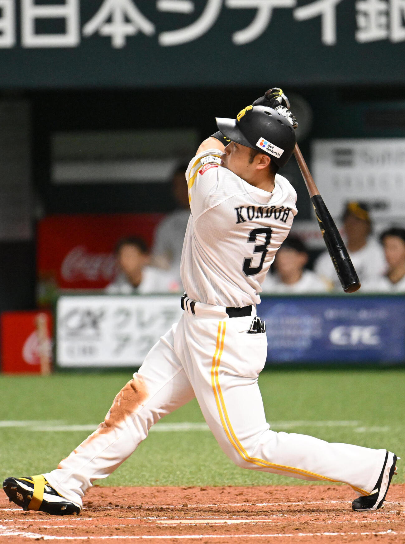 ソフトバンク対オリックス　3回裏ソフトバンク2死、近藤健介は右越えに本塁打を放つ（撮影・林敢治）