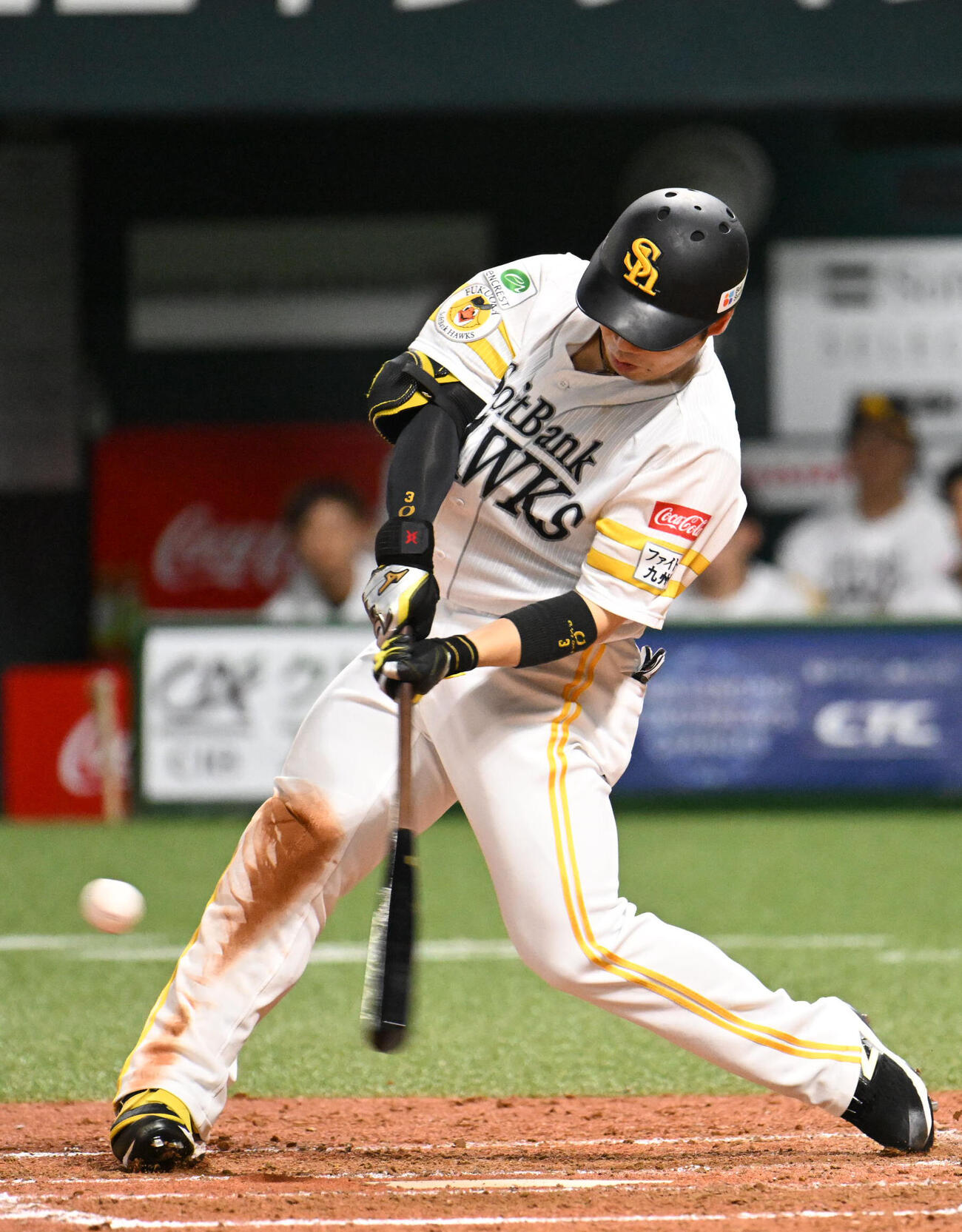 ソフトバンク対オリックス　3回裏ソフトバンク2死、近藤健介は右越えに本塁打を放つ（撮影・林敢治）