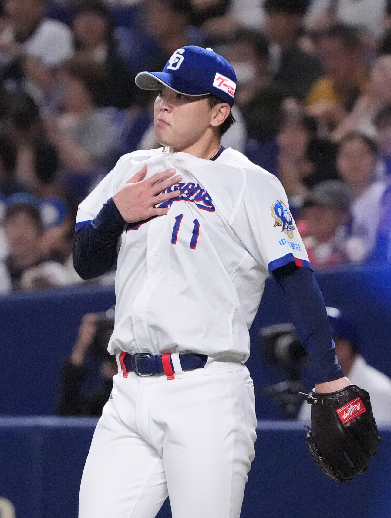 中日対DeNA 1回表終了、胸に手を当てベンチへ戻る中西聖輝（撮影・森本幸一）