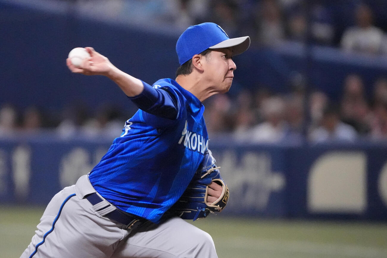 中日対DeNA 1回裏、登板するDeNA先発の平良拳太郎（撮影・森本幸一）