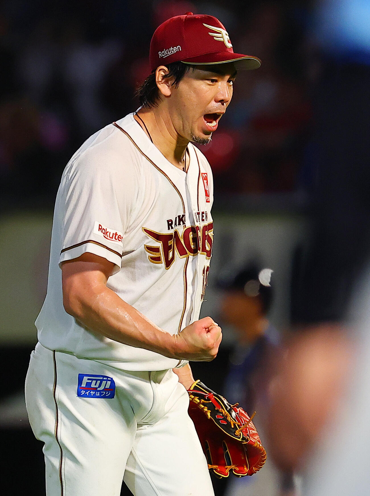 楽天対西武　7回表西武2死二塁、平沢大河を二飛に仕留めガッツポーズでほえる前田健太（撮影・野上伸悟）
