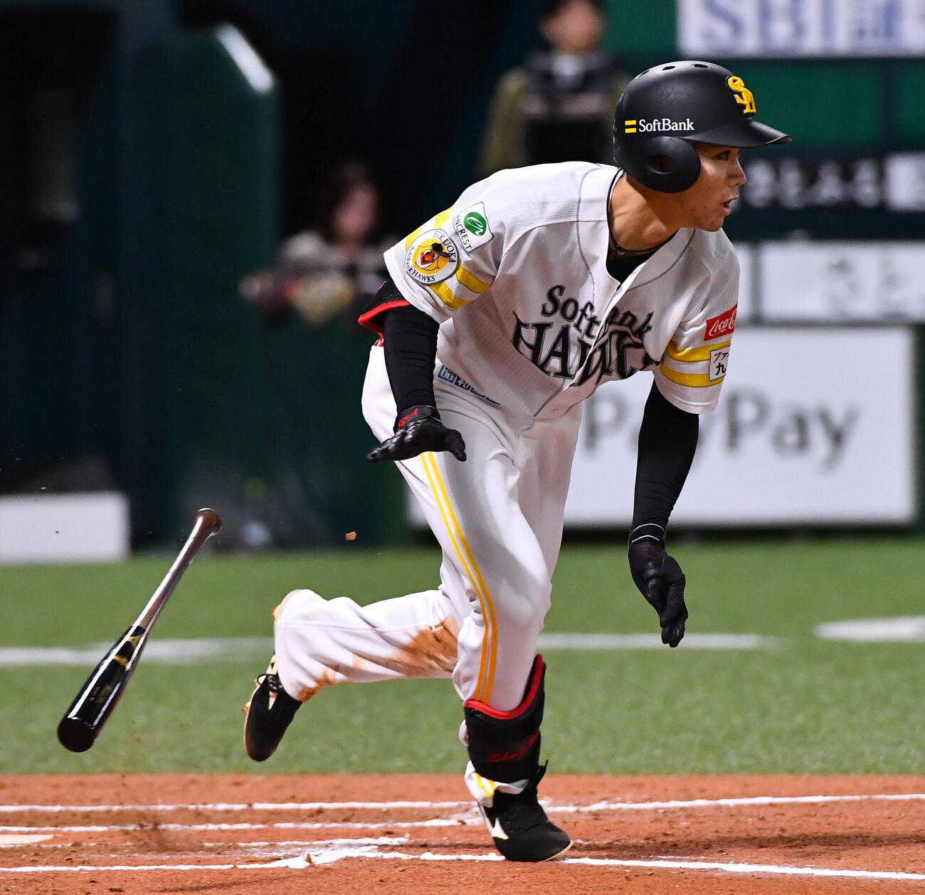 ソフトバンク対オリックス　6回裏ソフトバンク2死二、三塁、庄子雄大は勝ち越しの中前2点適時打を放つ（撮影・岩下翔太）
