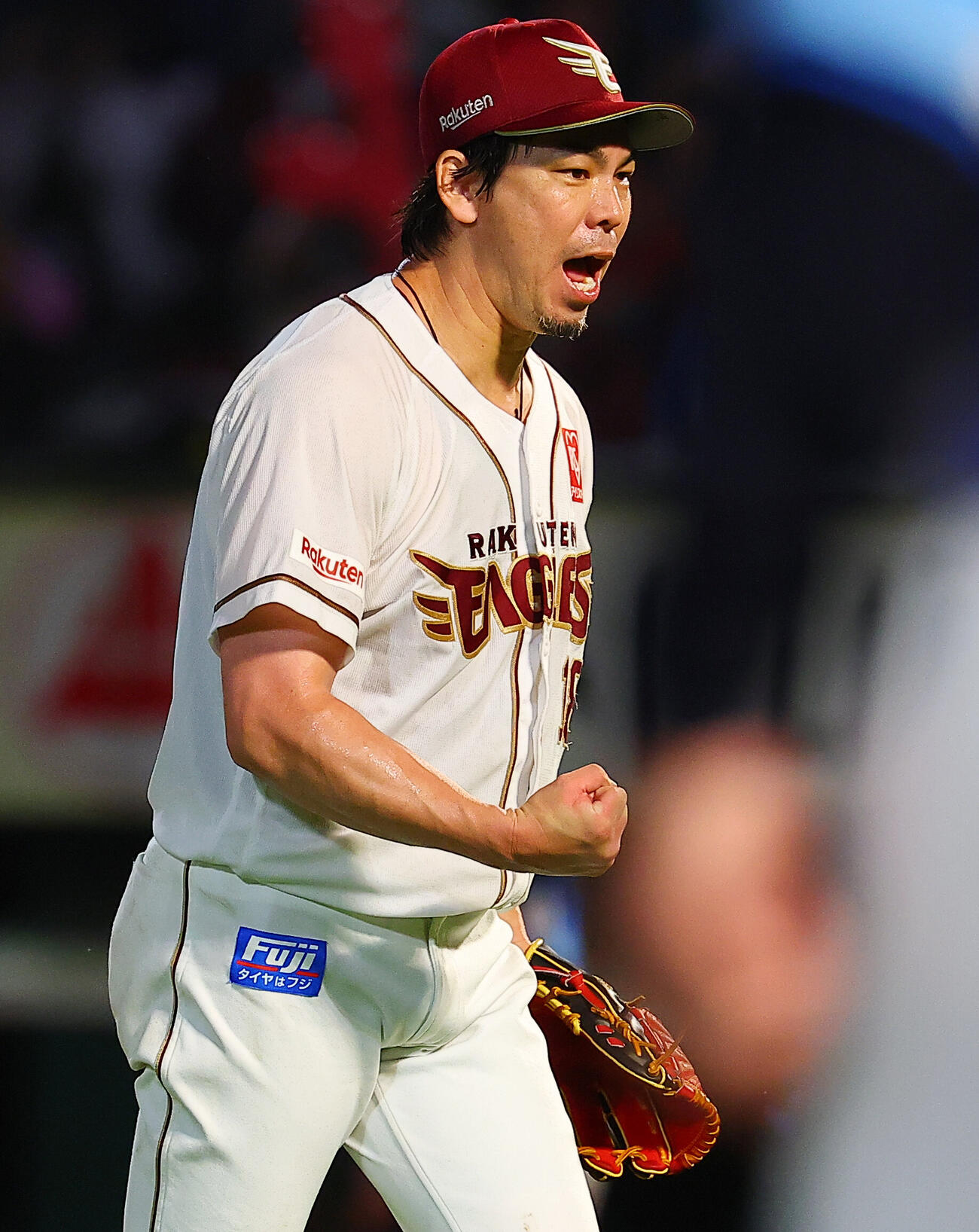 楽天対西武　7回表西武2死二塁、平沢大河を二飛に仕留めガッツポーズでほえる前田健太（撮影・野上伸悟）