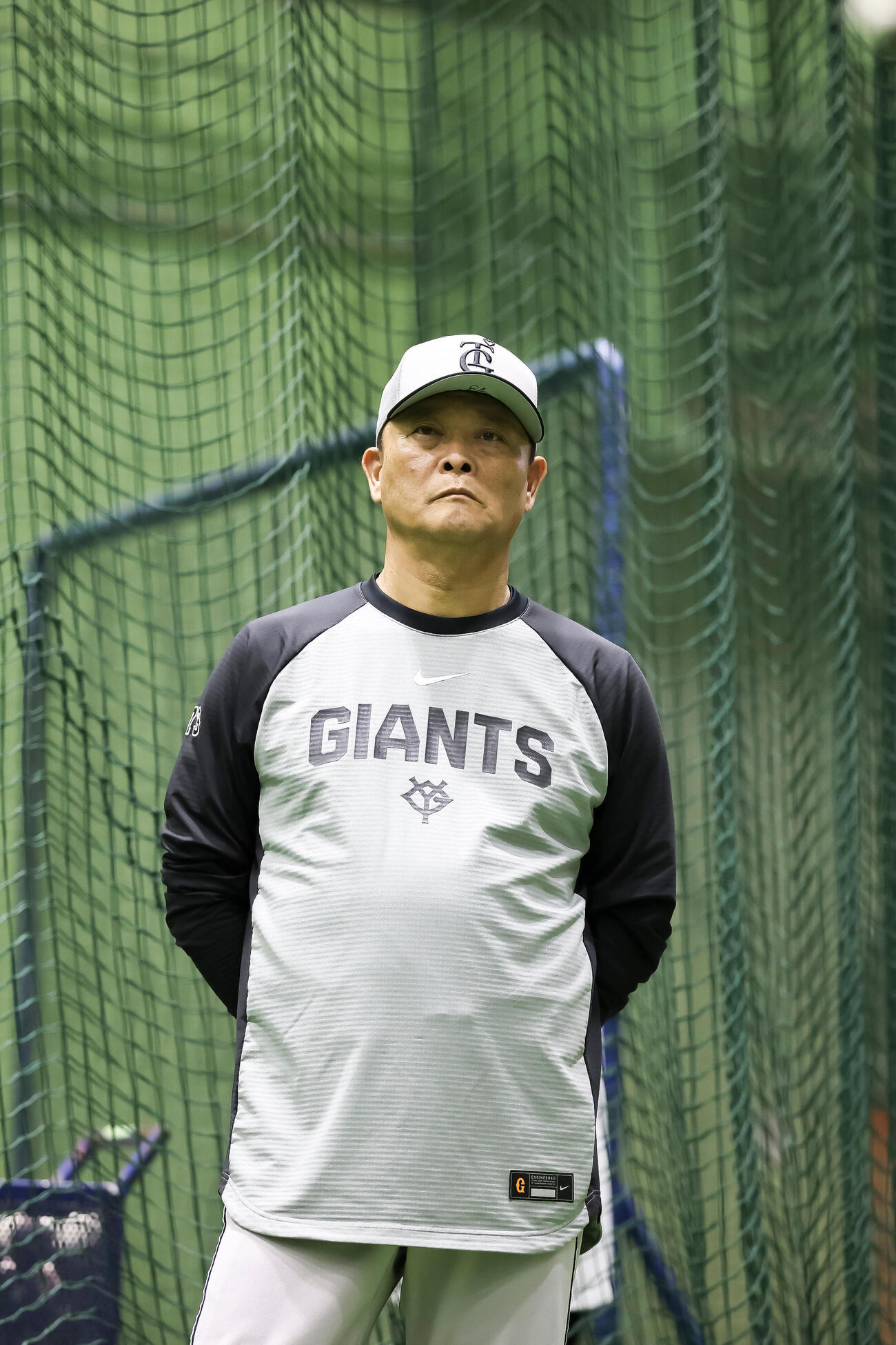 DeNA対巨人　練習を見守る巨人橋上秀樹監督代行（球団提供）