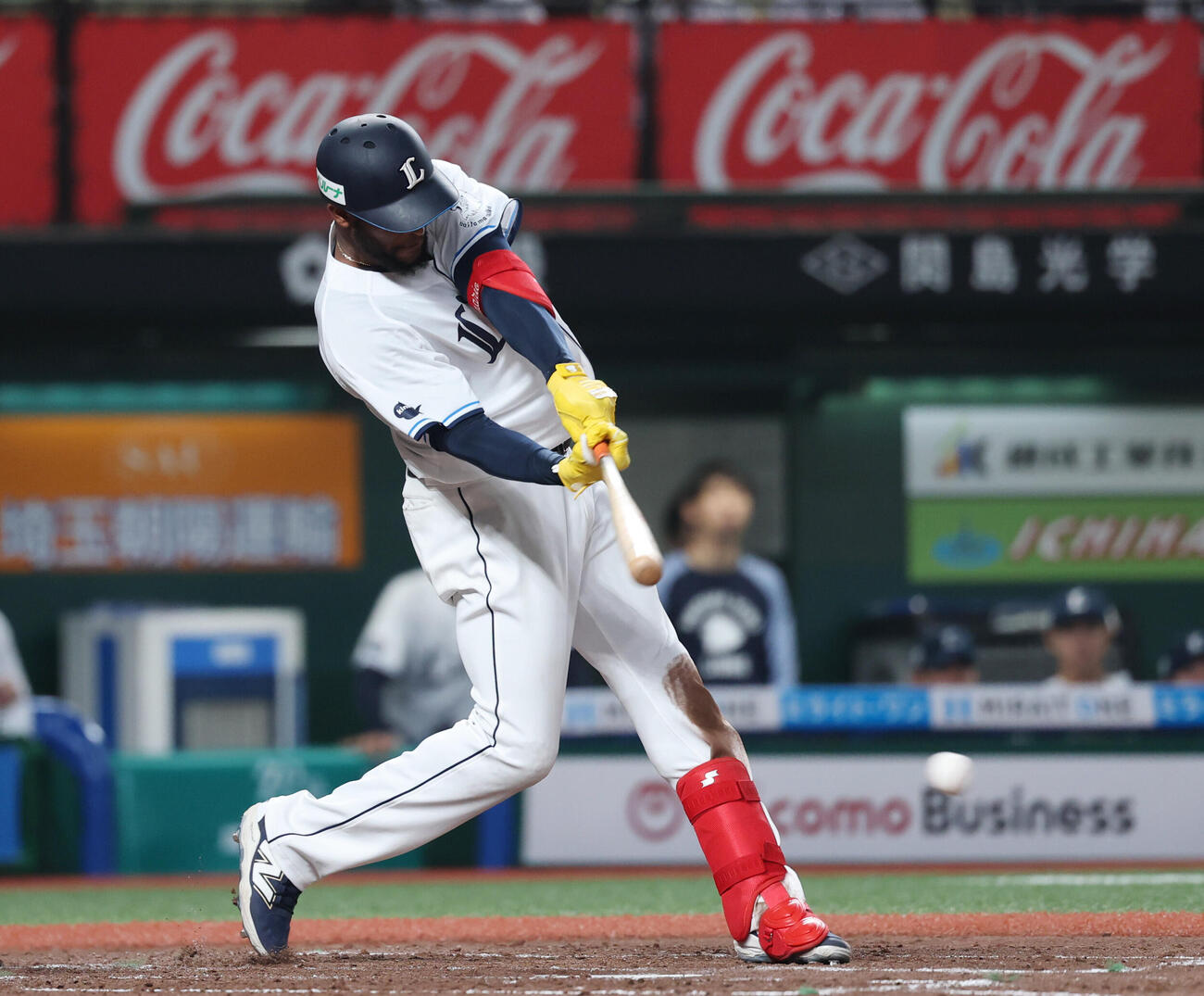 西武対日本ハム　3回裏西武1死二塁、適時打を放つアレクサンダー・カナリオ（撮影・増田悦実）
