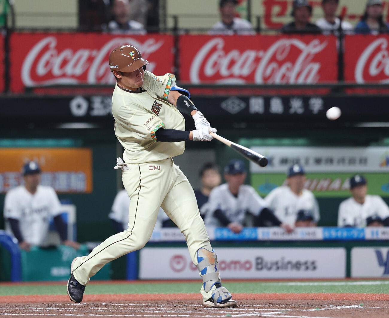 西武対日本ハム　7回表日本ハム無死、本塁打を放つ吉田賢吾（撮影・増田悦実）