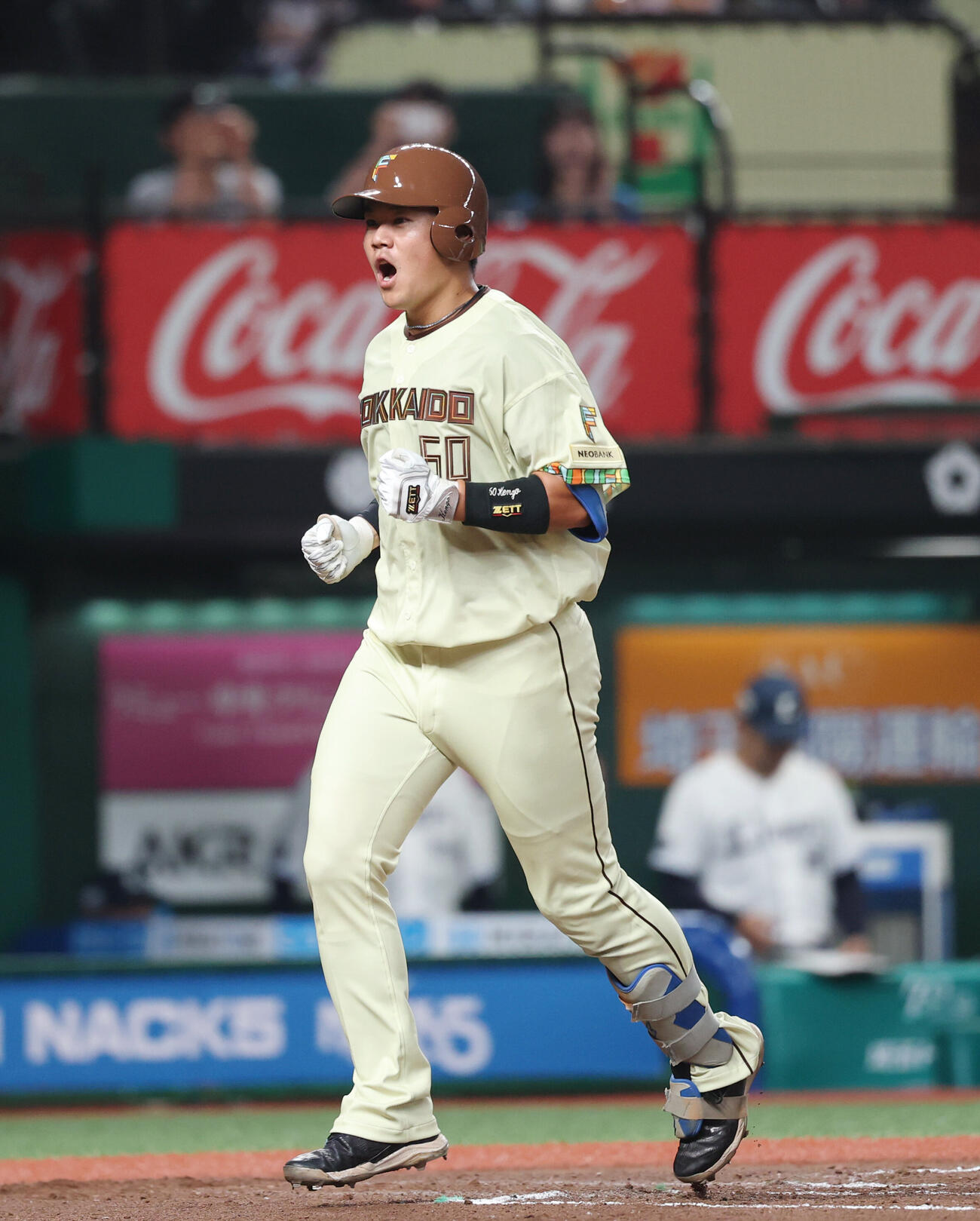 西武対日本ハム　7回表日本ハム無死、本塁打を放ち声を出す吉田賢吾（撮影・増田悦実）