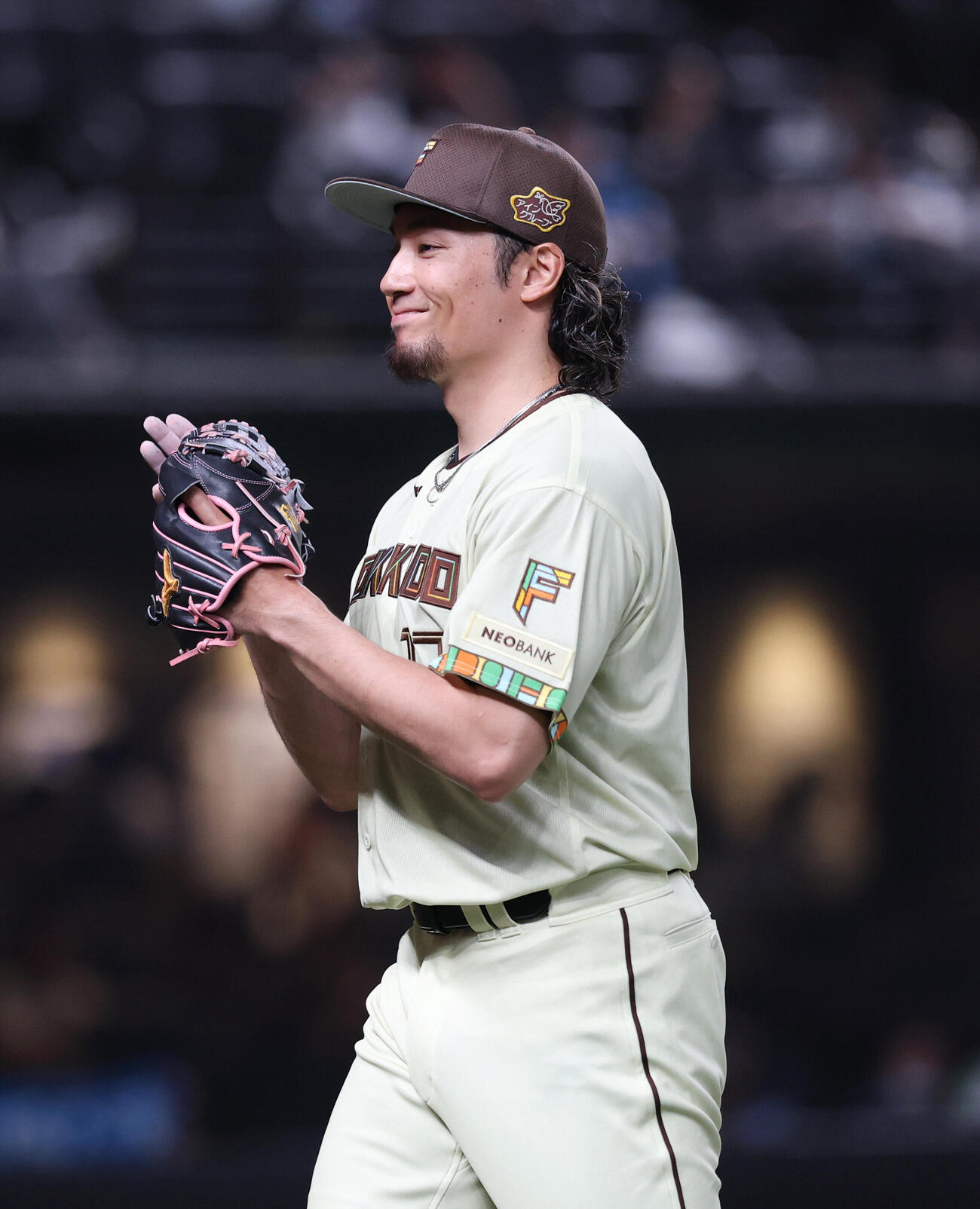 西武対日本ハム　6回裏を抑え笑顔でベンチに戻る伊藤大海（撮影・増田悦実）
