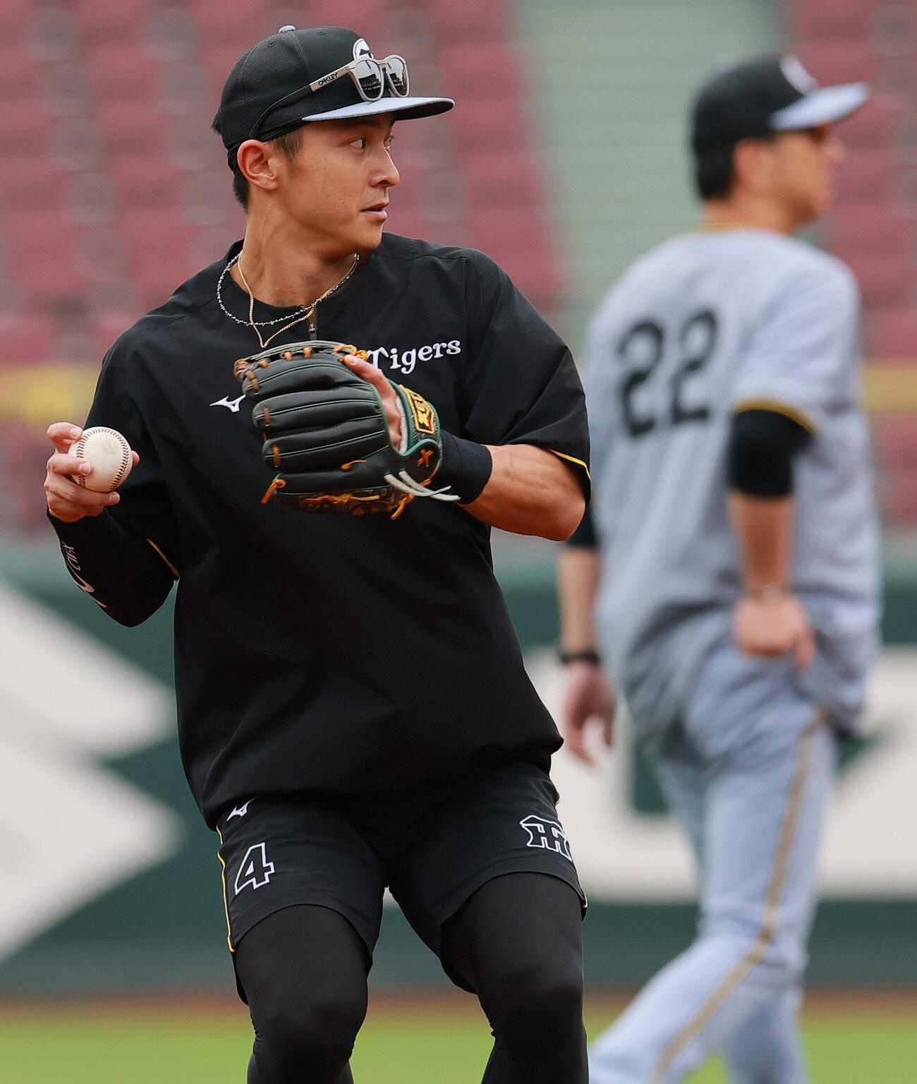 広島対阪神　試合前の練習でノックを受ける阪神熊谷敬宥（撮影・上山淳一）