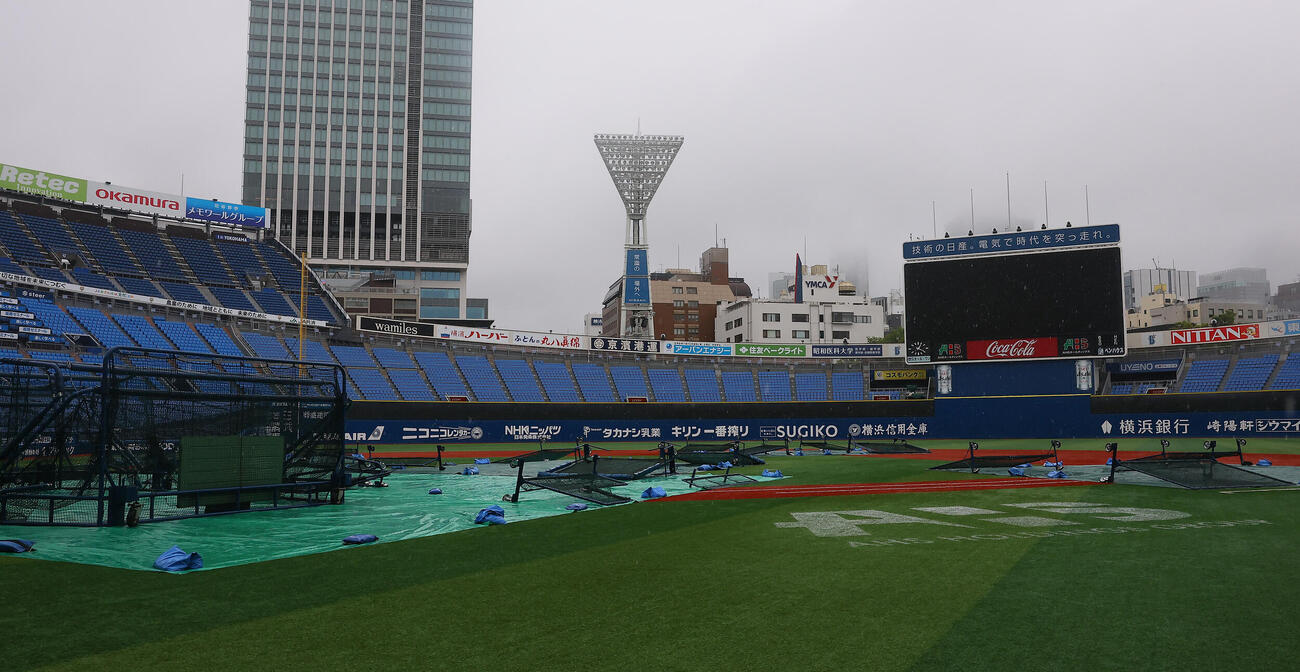 DeNA対巨人　降雨のため試合が中止になった横浜スタジアム（撮影・水谷安孝）