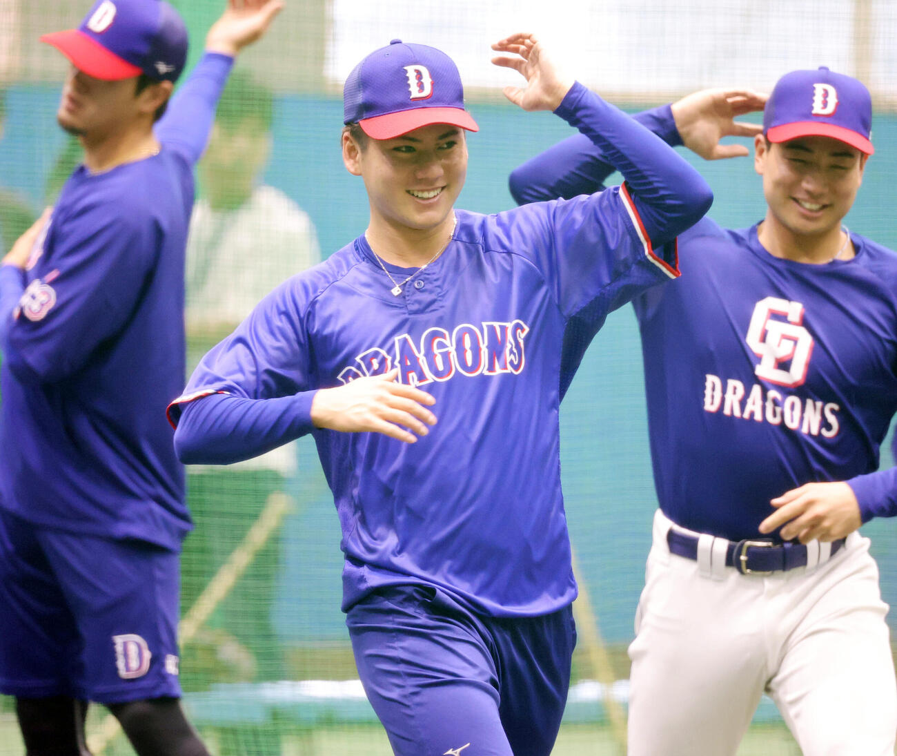 ヤクルト対中日　ウオームアップする中日金丸夢斗（撮影・浅見桂子）