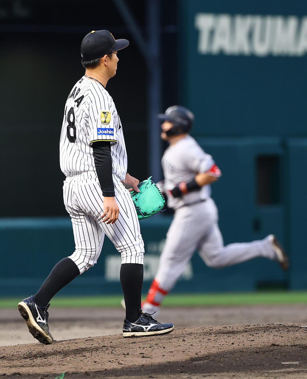 ファーム交流戦阪神対巨人　3回表巨人2死、伊原陵人はリチャードにソロ本塁打を浴びる（撮影・上田博志）
