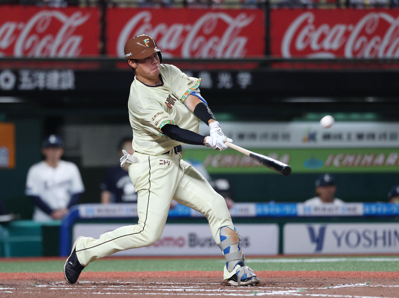 西武対日本ハム　6回表日本ハム1死、本塁打を放つ吉田賢吾（撮影・増田悦実）